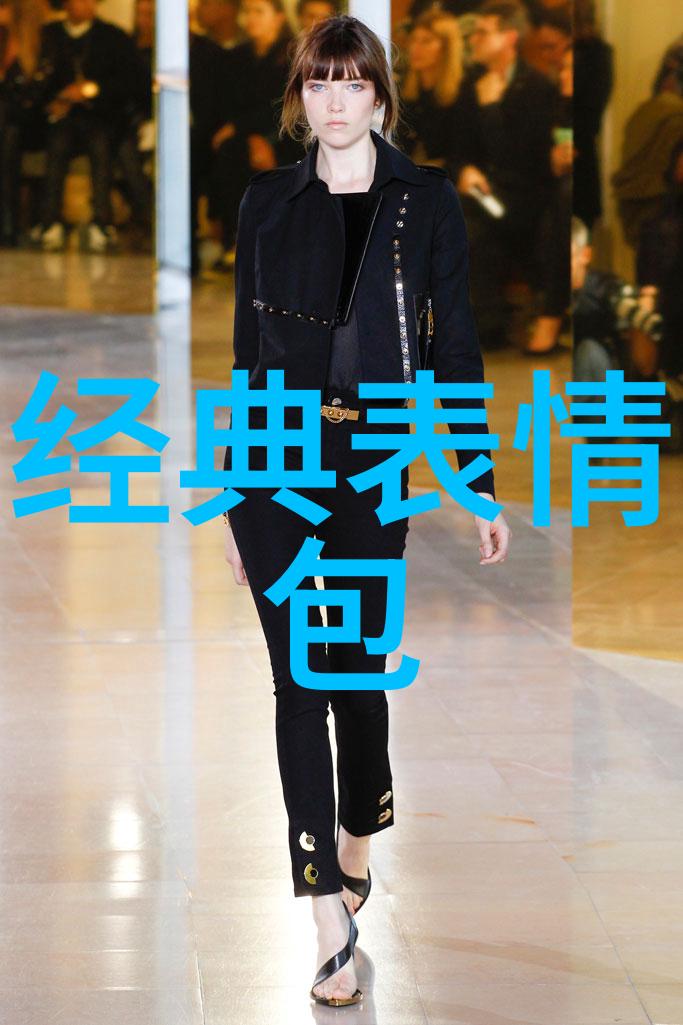 轻拨刘海盖紧被子4个字的情侣QQ网名富有诗意的二人世界