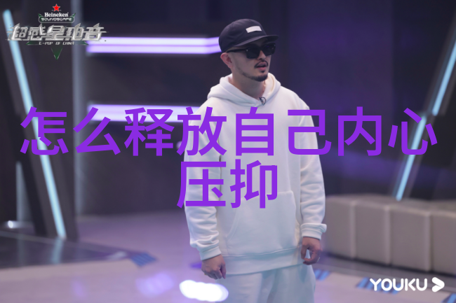 卡通男孩的欢乐冒险颜色斑斓的童话世界
