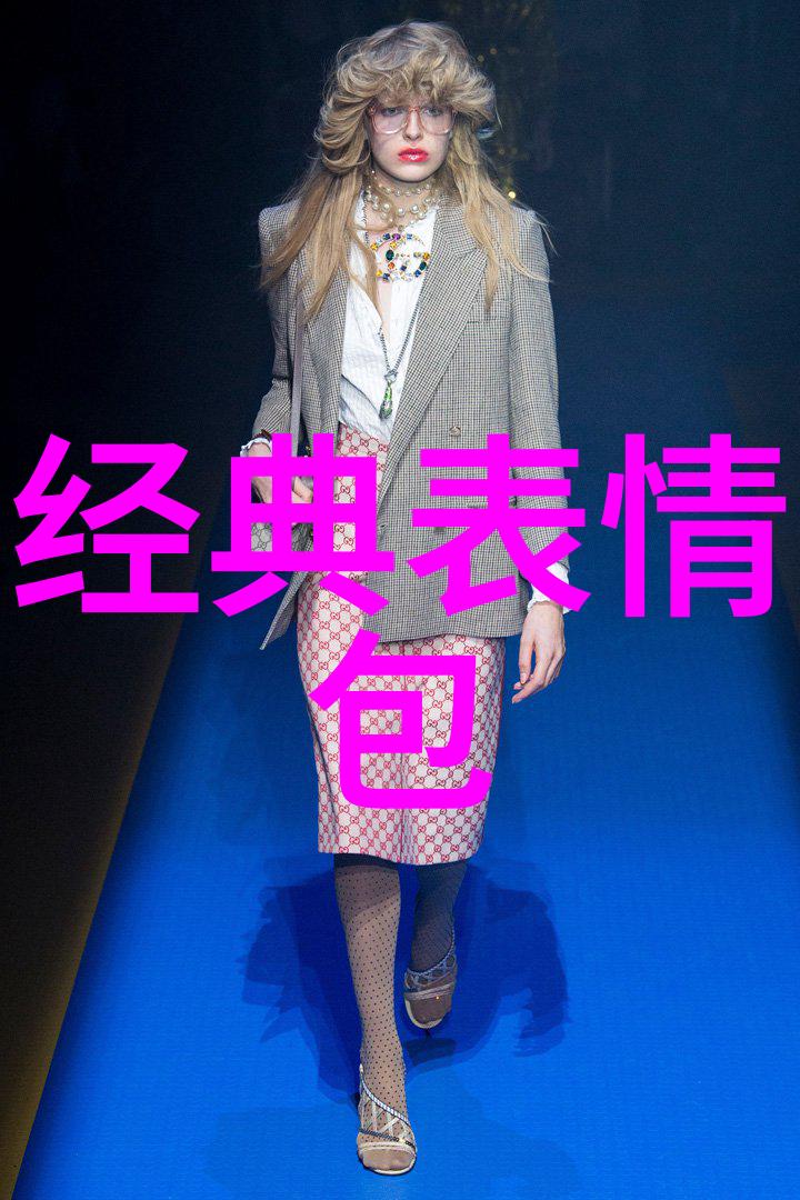 女人迈开腿打扑克又痛又叫女性扑克游戏的艰难与欢笑