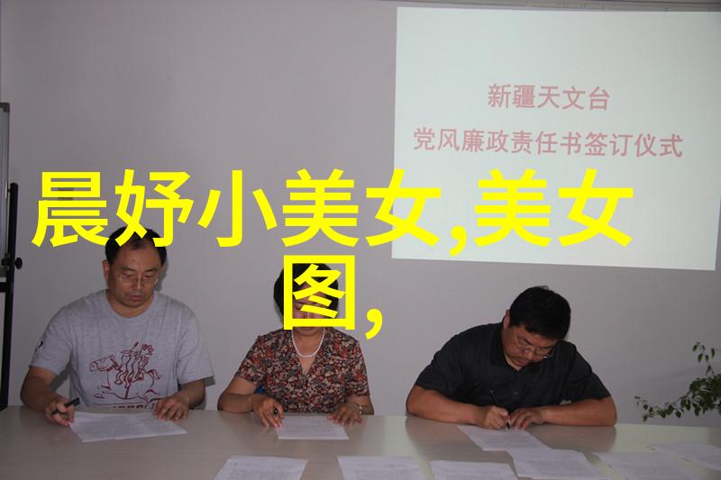 海滩上的泳装美女阳光沙滩与时尚的完美组合