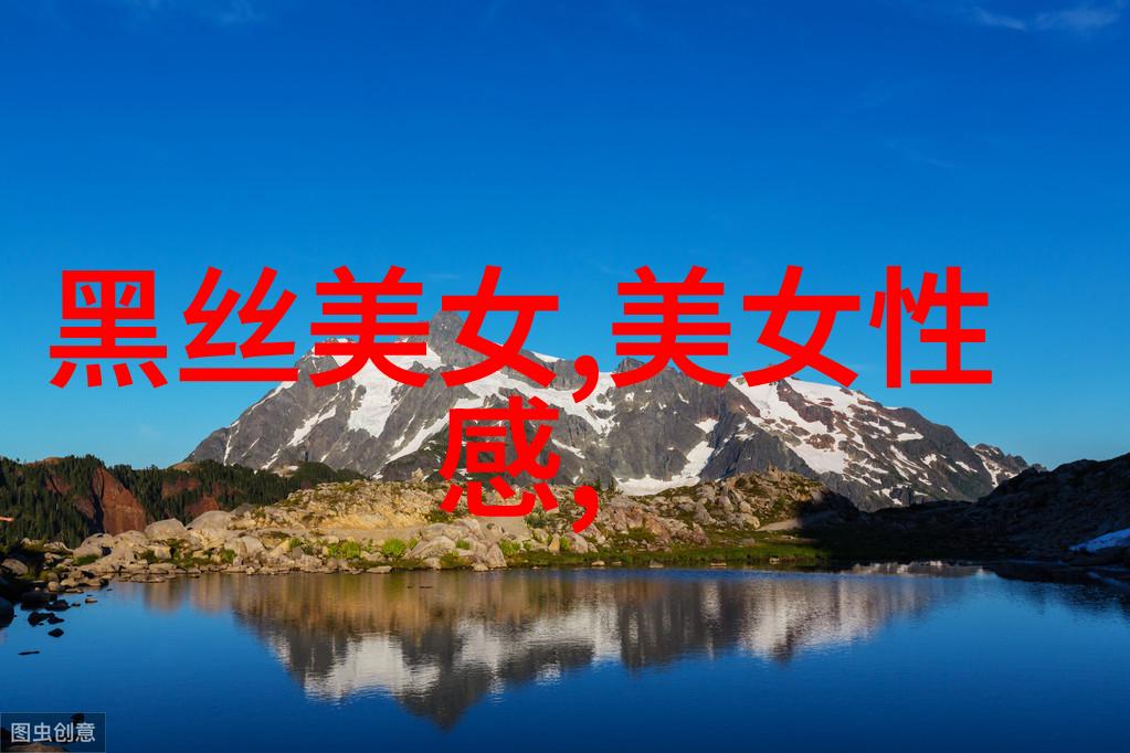 夏日轻盈短袖见证女同学优雅乳突瞬间夏日时尚短袖T恤美丽女性乳突照片