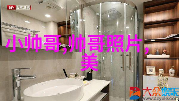 男神一袭光膀美甲店的独特风采