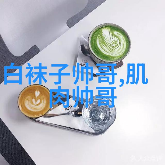 在设计中哪些元素使得卡通人物女生显得更加可爱