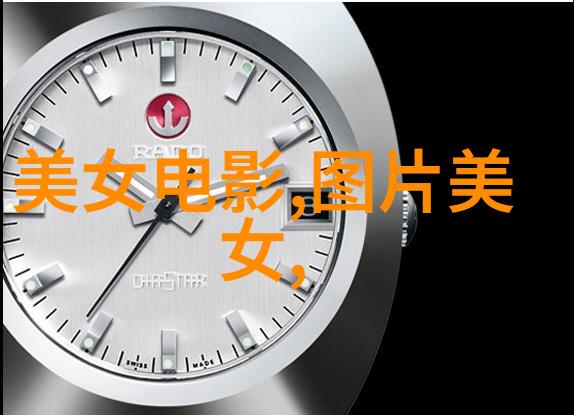 小狗的可爱瞬间毛茸茸的小狗脸和逗趣的尾巴动作