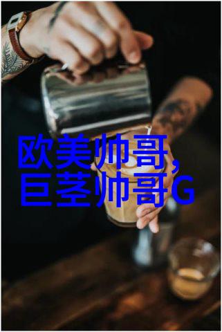 泰国帅哥魅力东方风情中的西瓜皮肤和迷人微笑